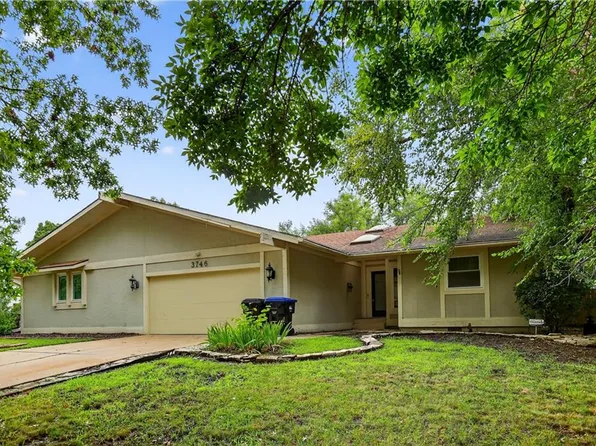 3746 SW Wood Valley Dr, Topeka, KS 66610