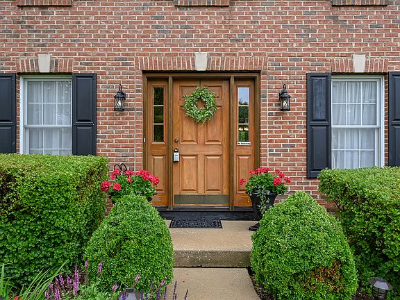 2nd image of 301 Woodside Ct