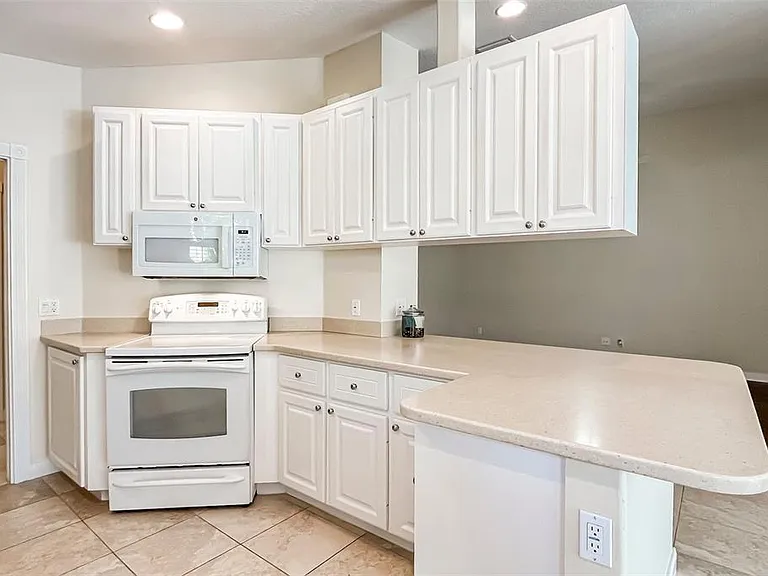 11830 Delfina Ln — Photo 4