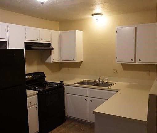 2nd image of 800 San Pedro Dr APT A