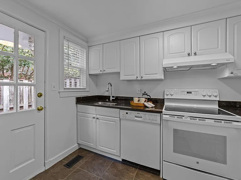 1103A Nichols Dr — Photo 18