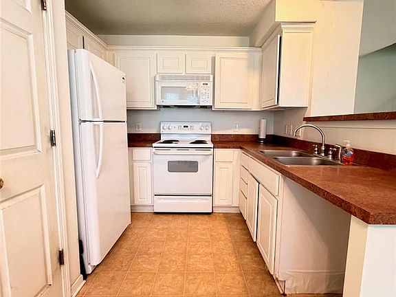 5th image of 9810 NE 98th Ter