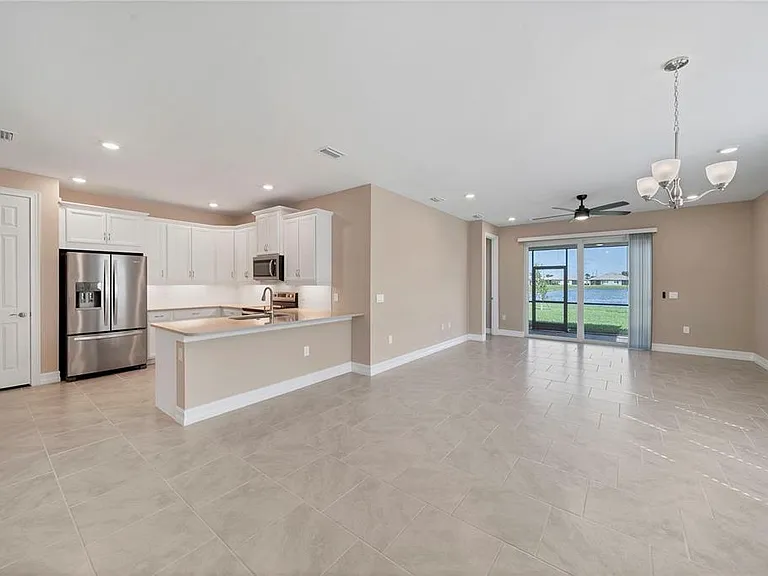 305 Ibiza Loop — Photo 7