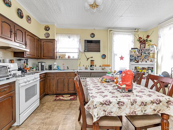 4th image of 117-11 14th Road