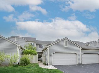 293 N Bay Ct, Lake Barrington, IL 60010