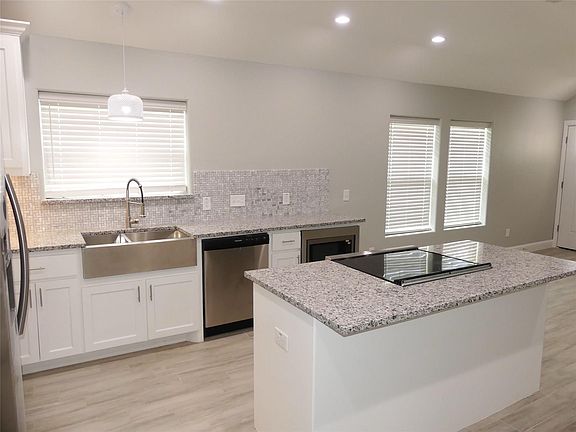5th image of 608 E College St Unit 610