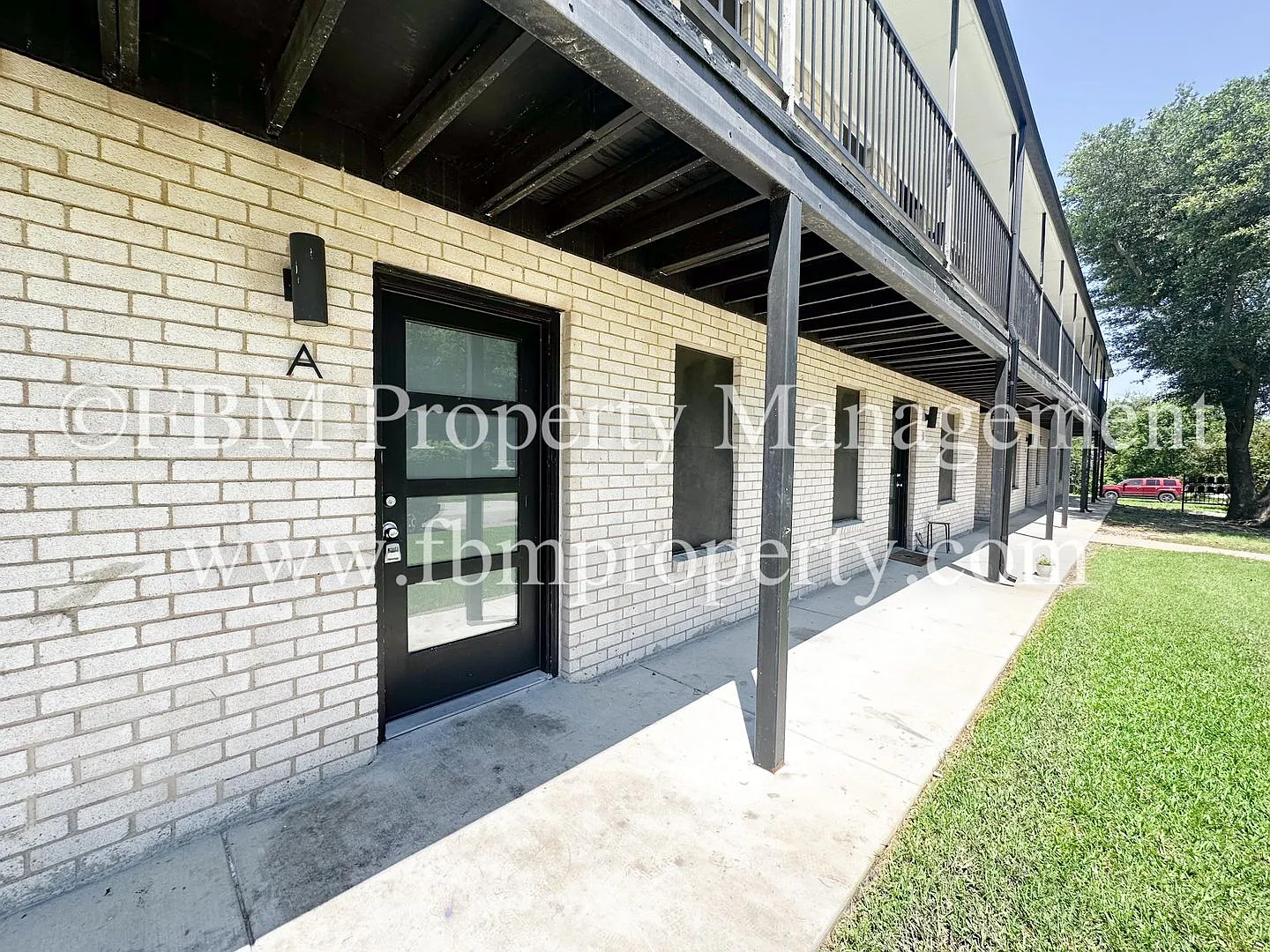 The Village, Unit A - Cozy 2 Bedroom, 1 Bathroom Apartment Home in Ennis, TX! — Photo 2