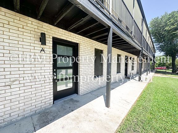 3rd image of 1401 N Clay St #A