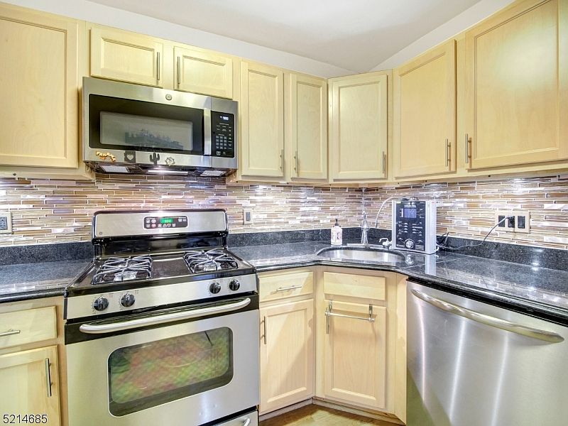 1st image of 70 S Munn Ave #201