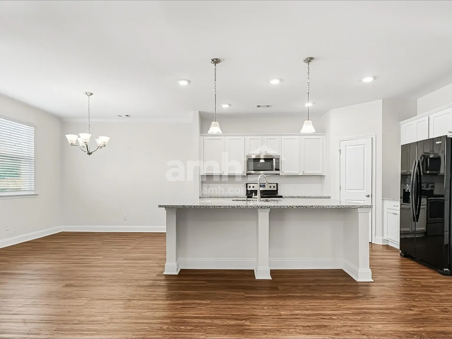 3 bed, 2.5 bath, 1920 sqft, $2,270 — Photo 4