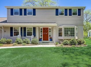 7432 N Crossway Rd, Fox Pt, WI 53217