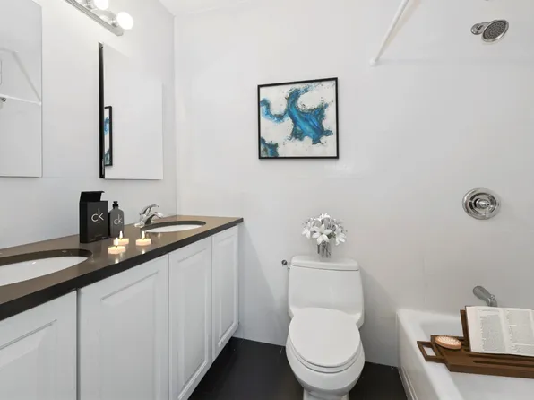 303 East 57th Street image 11 of 12