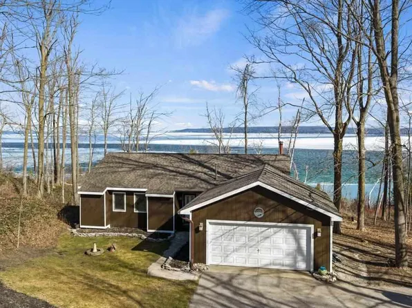 2353 Tor Ln, Petoskey, MI 49770