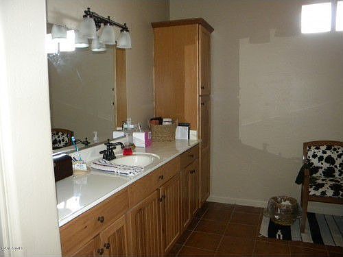 3rd image of 39023 W Olive Ave