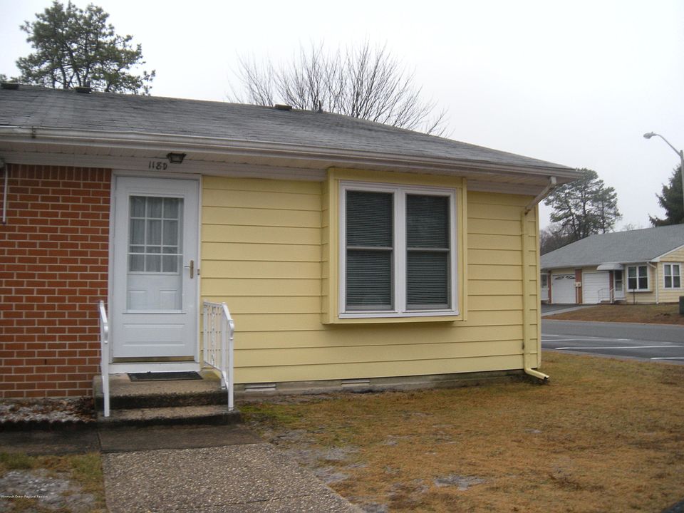 1st image of 118 Hudson Parkway #D