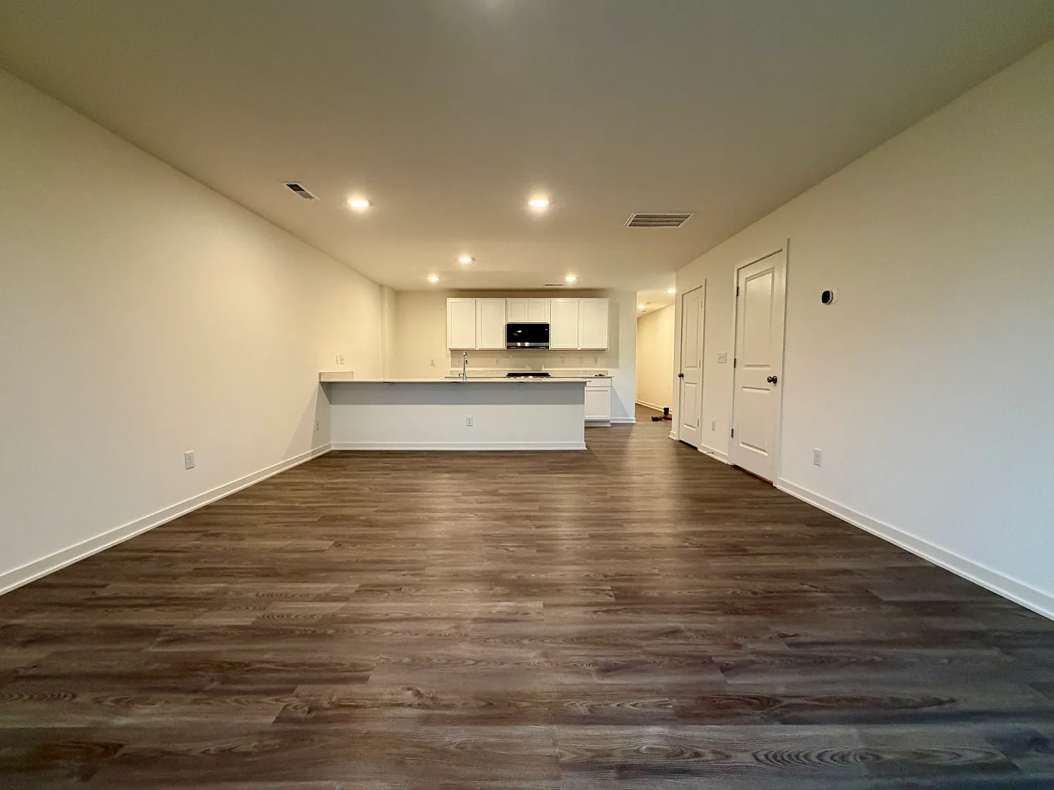 3 bed, 2.5 bath, 1648 sqft, $1,850 — Photo 2
