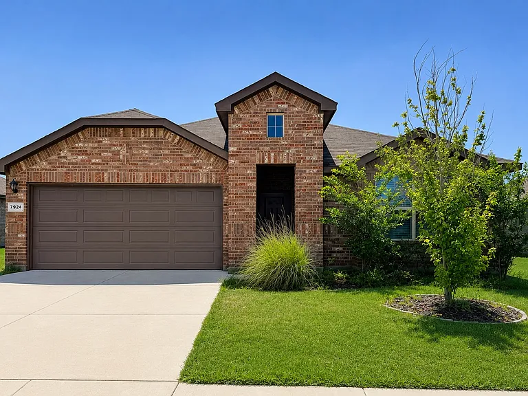 7924 Oaktown Dr — Photo 1