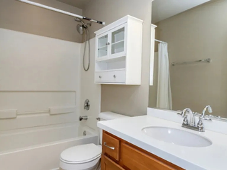 208 Comstock Dr — Photo 8