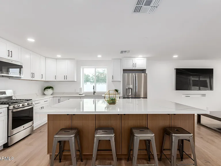 8401 E San Miguel Ave — Photo 9