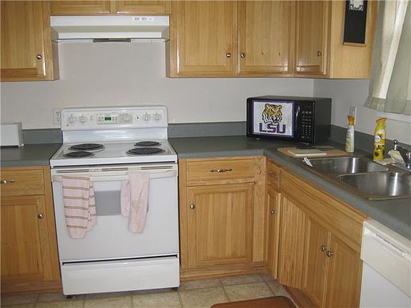 3rd image of 416 Wesley Dr
