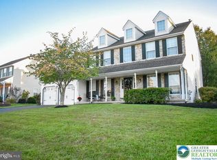990 Meadow Glen Rd, Warminster, PA 18974