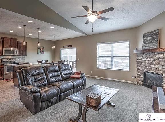 4th image of 21426 Hampton Dr