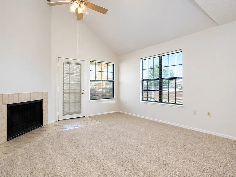 The Gables Apartments — Photo 24