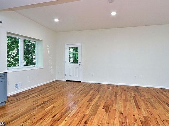 5th image of 59 2nd St