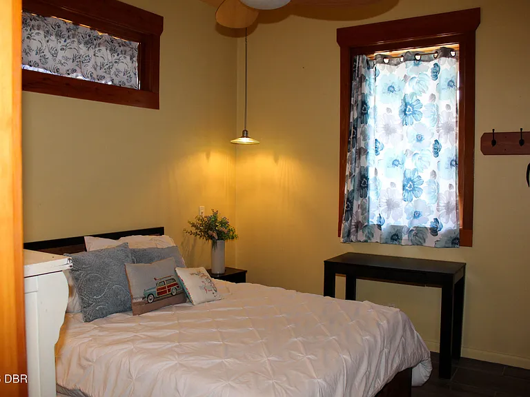 100 Peterson Ct — Photo 25