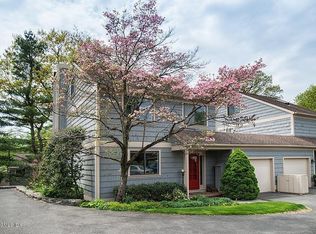 526 W Lyon Farm Dr, Greenwich, CT 06831