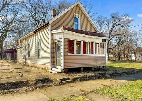 1206 W Johnson St Photo 1