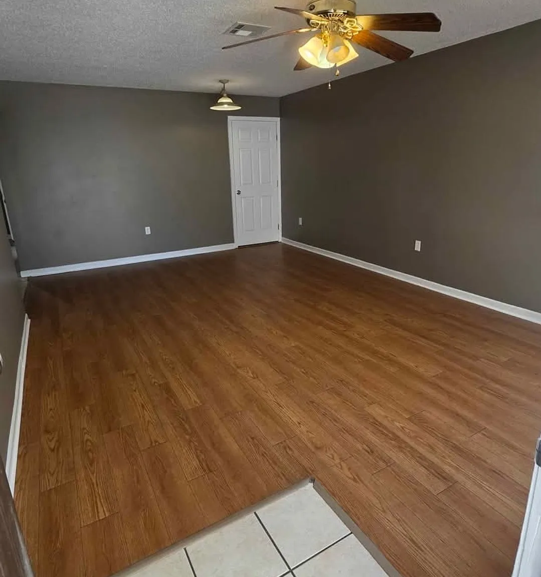 3 bed, 12 sqft, $1,150 — Photo 1