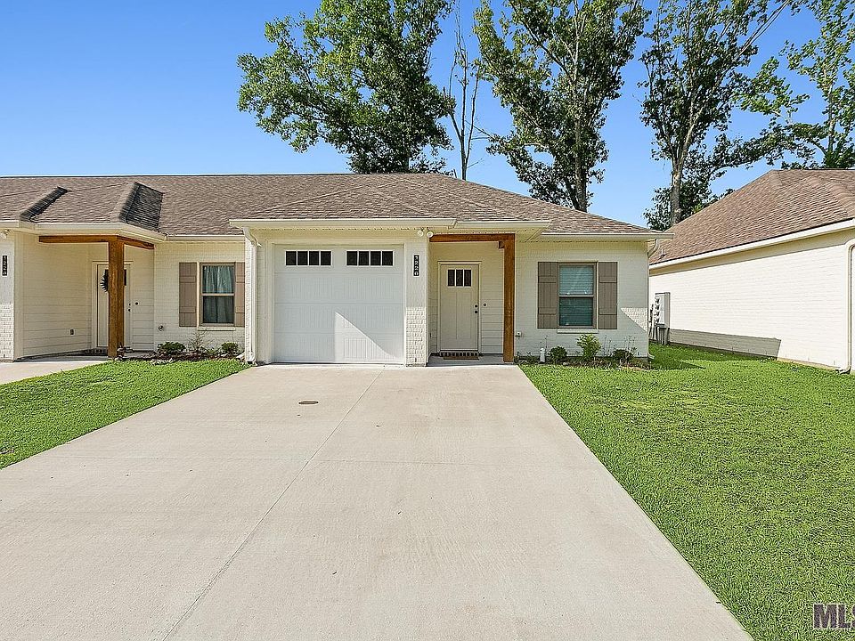1st image of 1226 Olde Oaks Dr