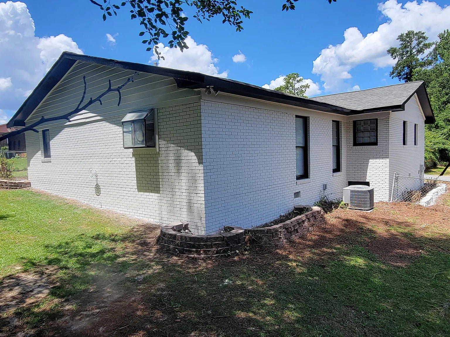 4 bed, 2.5 bath, 1804 sqft, $1,600 — Photo 4