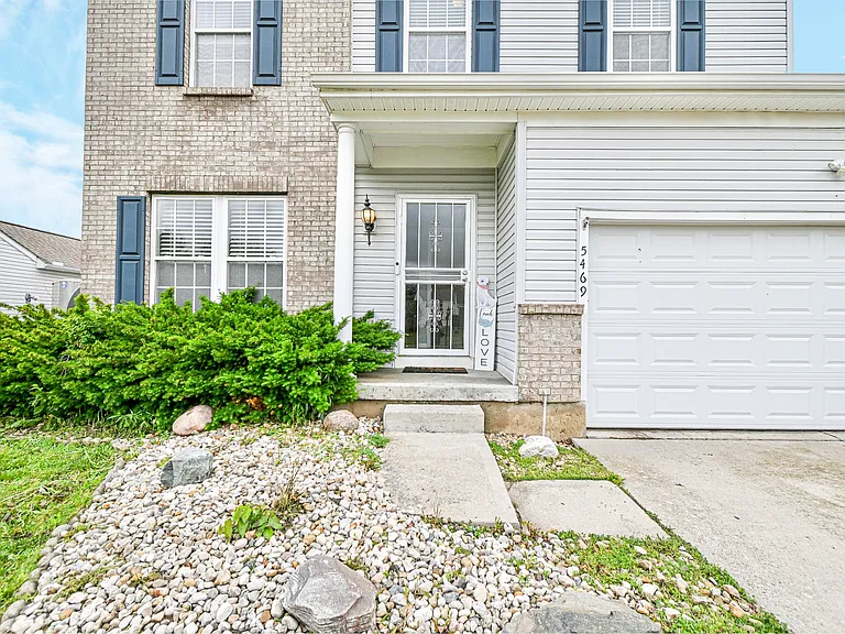 5469 Fairford Ct — Photo 2
