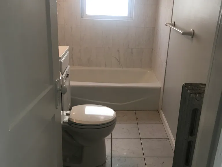 1 Hathorne Cres #1 — Photo 10