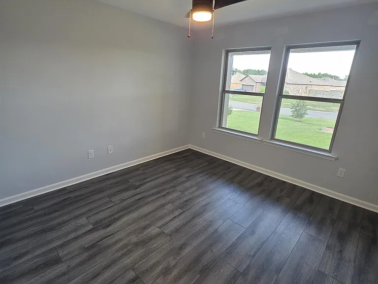 26 Grandstand Dr — Photo 5