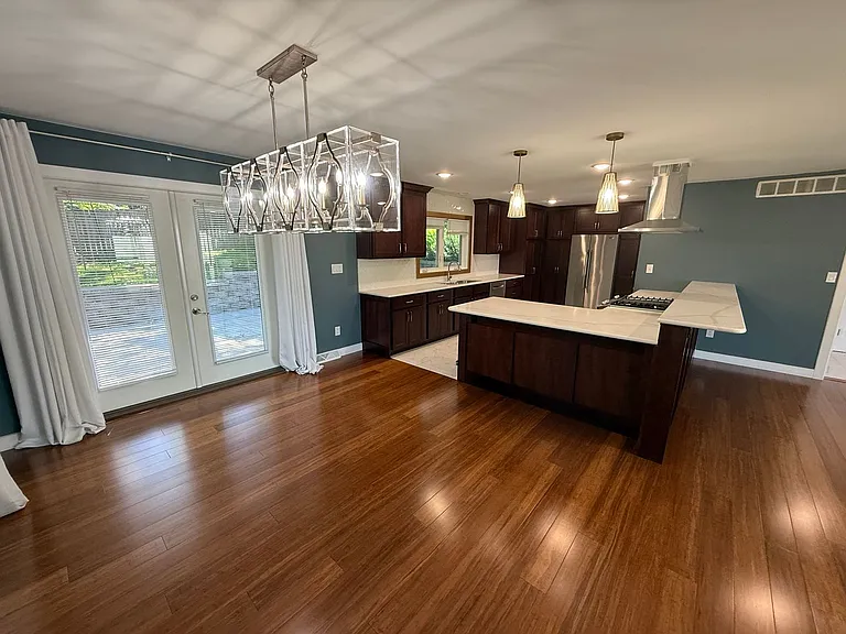 2500 Bluff Blvd — Photo 29