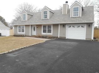 6 Blue Ridge Ln, Ridge, NY 11961