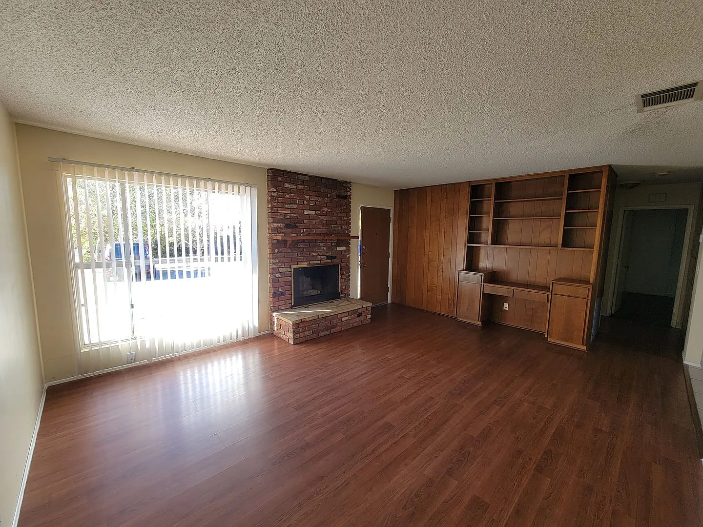 Hillcrest - Gold — Photo 3