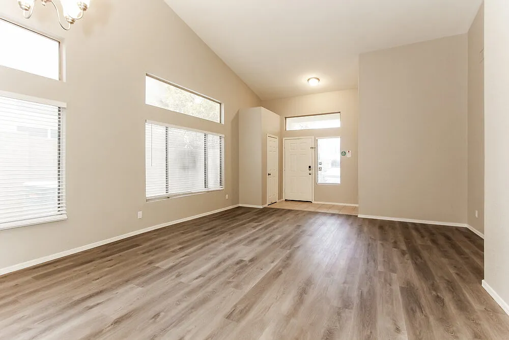 4 bed, 2.0 bath, 2027 sqft, $2,755 — Photo 3