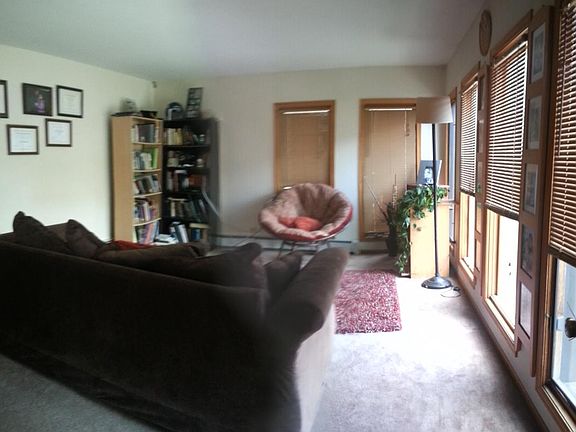3rd image of 7444 N Claremont Ave #2