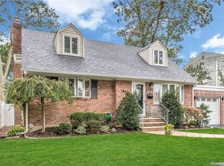 1862 Horatio Ave, Merrick, NY 11566