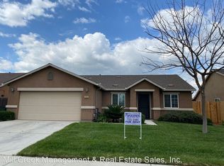 2332 W Porter Ave, Visalia, CA