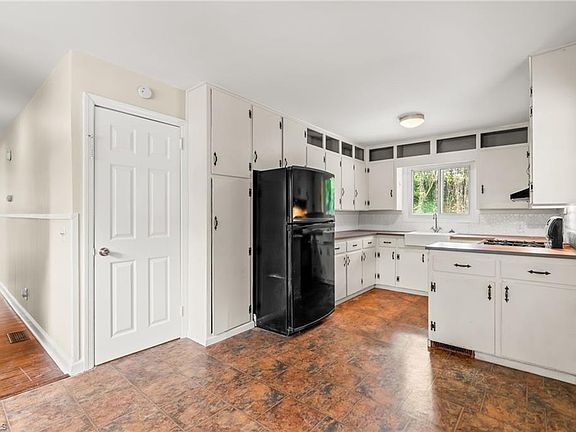 5th image of 1200 Lamont Dr