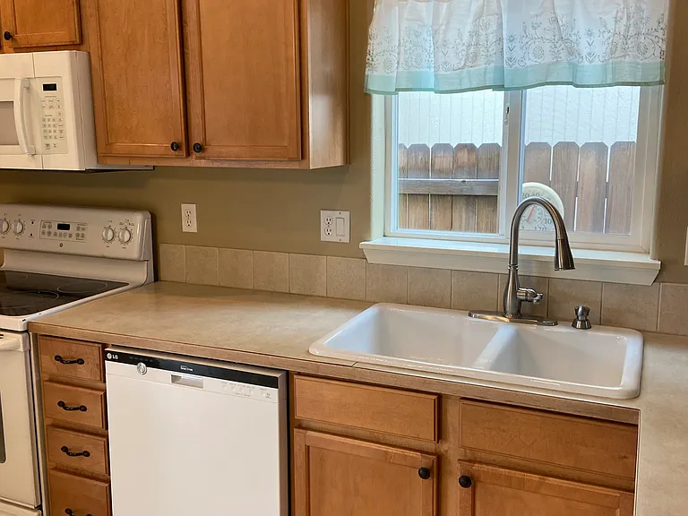 3370 SW Newberry Ave — Photo 6
