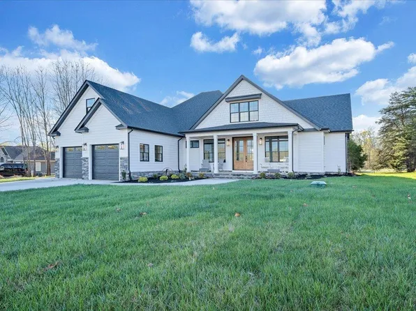 1117 Golf View Ct, Huddleston, VA 24104