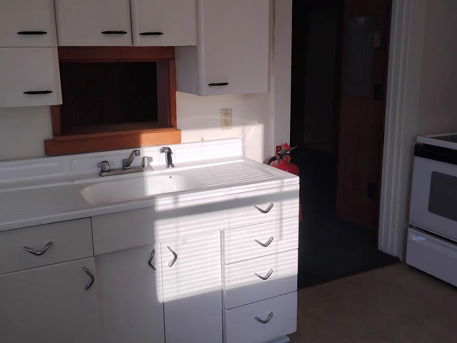 Studio, $800 — Photo 2