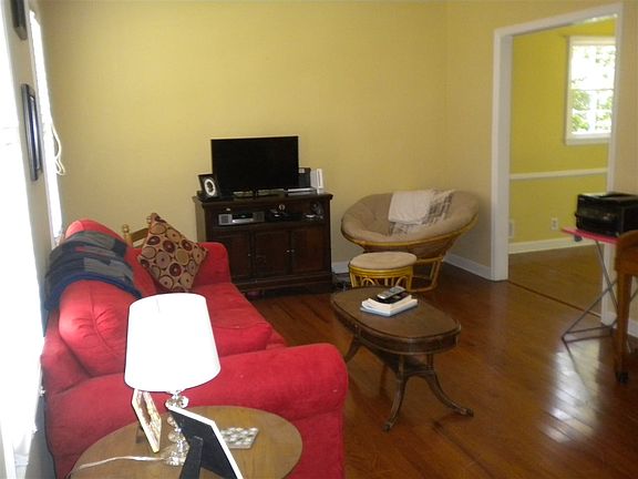 3rd image of 218 Heather Dr