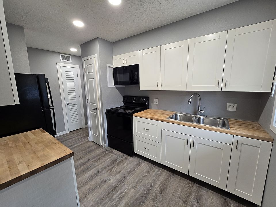 1st image of 105 Ludland Dr Unit 3